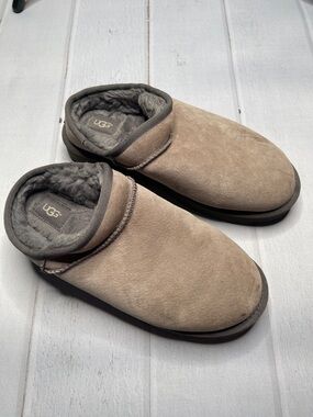Ugg Classic Slippers 11 Ladies Gray Faded Slip On Boots Shoes Fuzzy Uggs